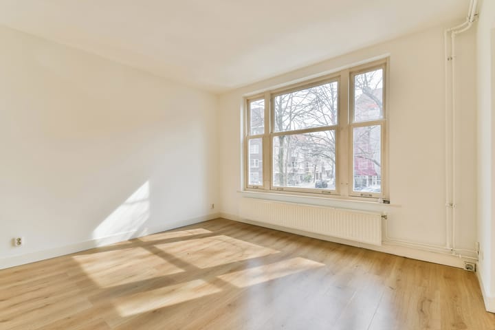 Foto 2 van Van Tuyll van Serooskerkenweg 16-1