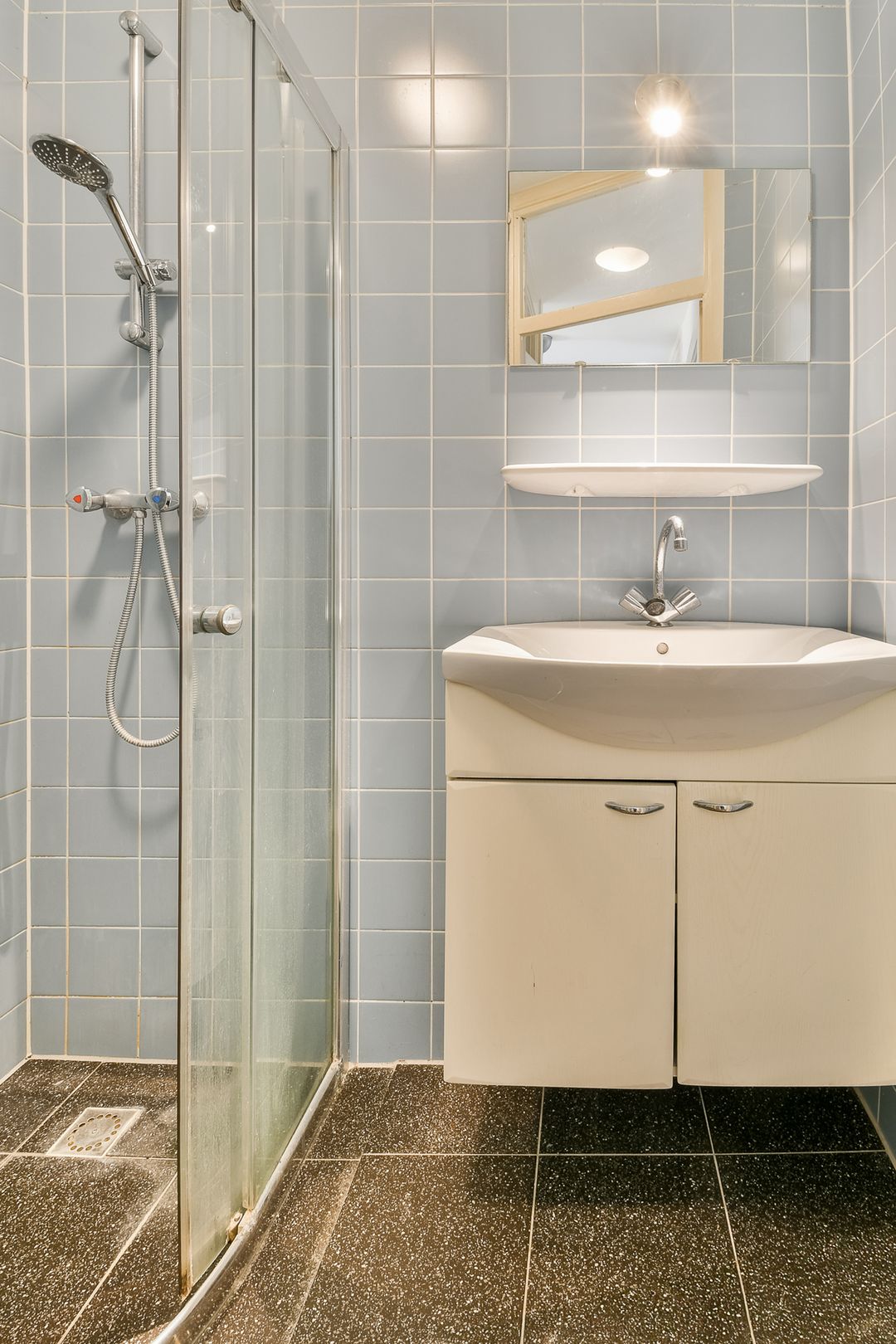 Spacious Apartment with Renovation Potential in Popular Stadionbuurt Amsterdam-Zuid — 17