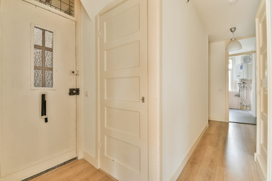 Spacious Apartment with Renovation Potential in Popular Stadionbuurt Amsterdam-Zuid — 16