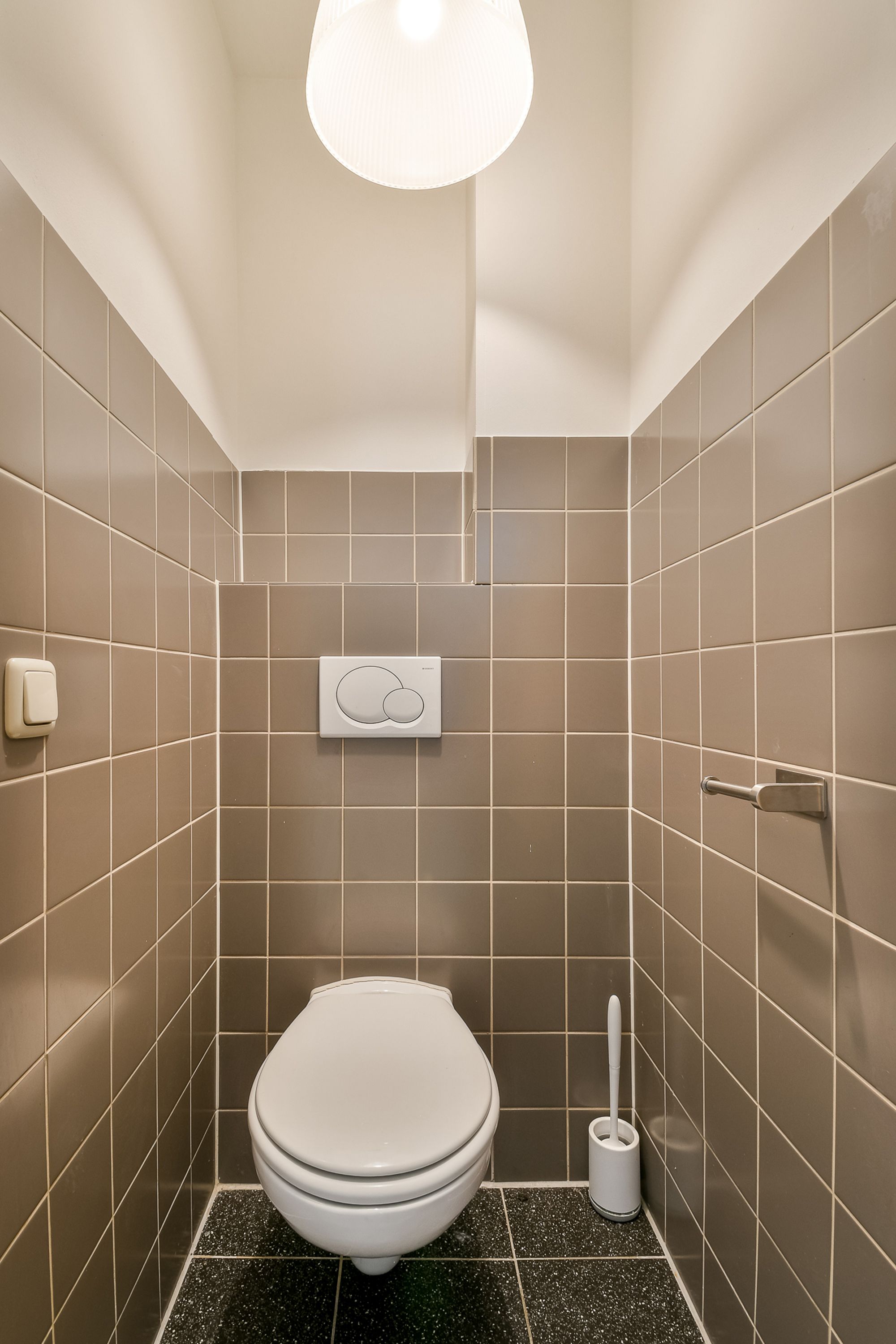 Spacious Apartment with Renovation Potential in Popular Stadionbuurt Amsterdam-Zuid — 18