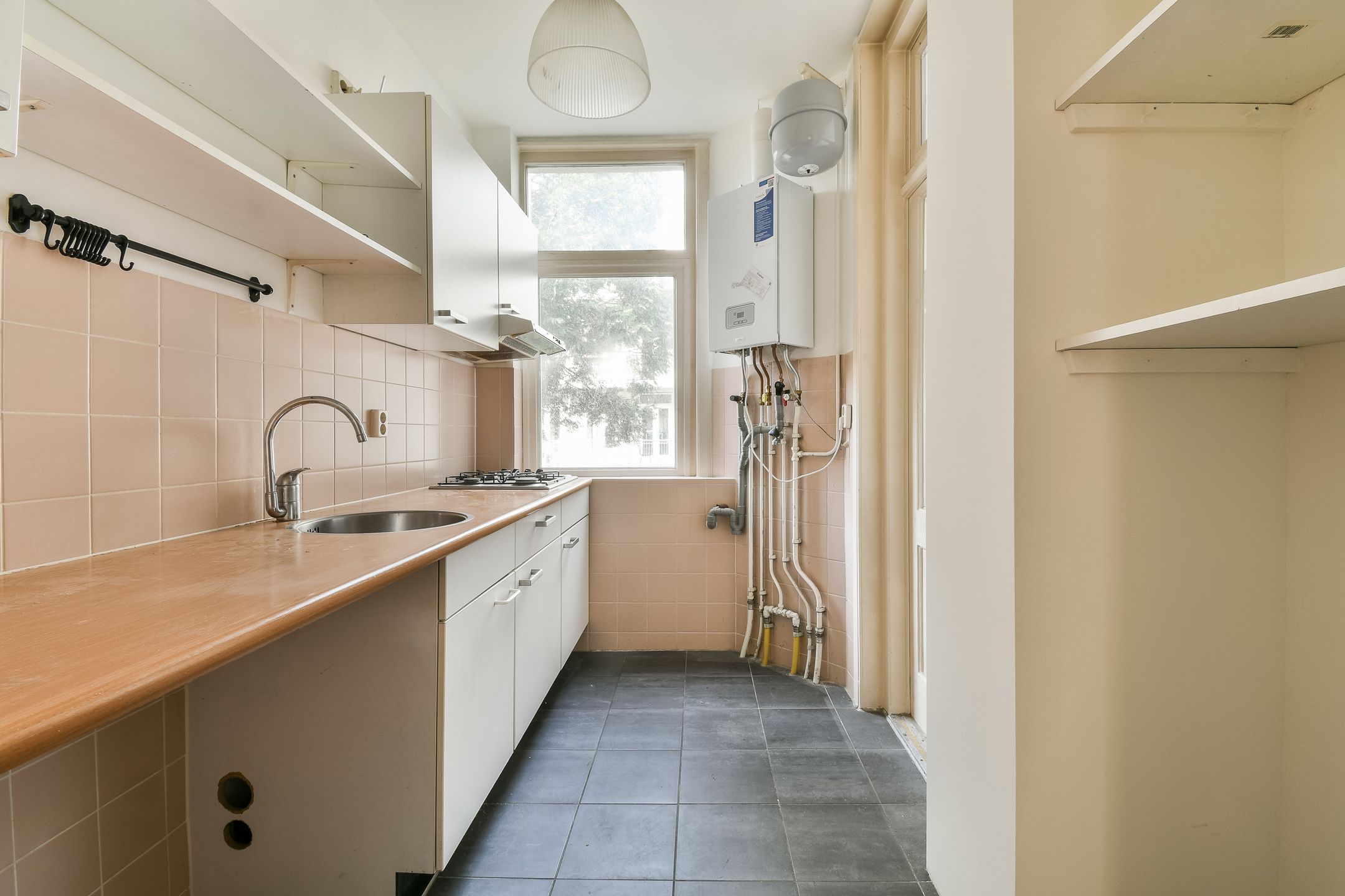 Spacious Apartment with Renovation Potential in Popular Stadionbuurt Amsterdam-Zuid — 12