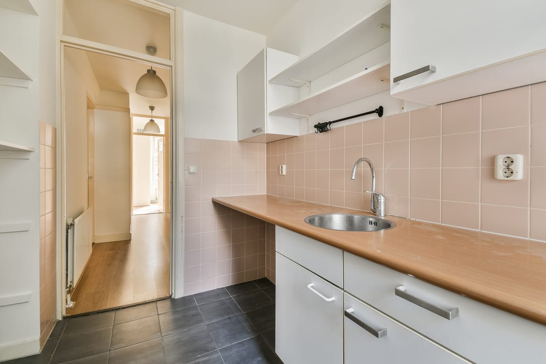 Spacious Apartment with Renovation Potential in Popular Stadionbuurt Amsterdam-Zuid — 13