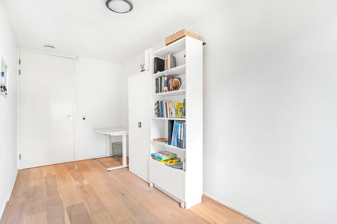 Spacious family home with roof terrace and free meadow views in Amersfoort Nieuwland — 17