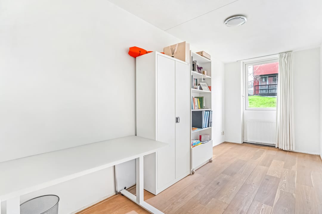 Spacious family home with roof terrace and free meadow views in Amersfoort Nieuwland — 16