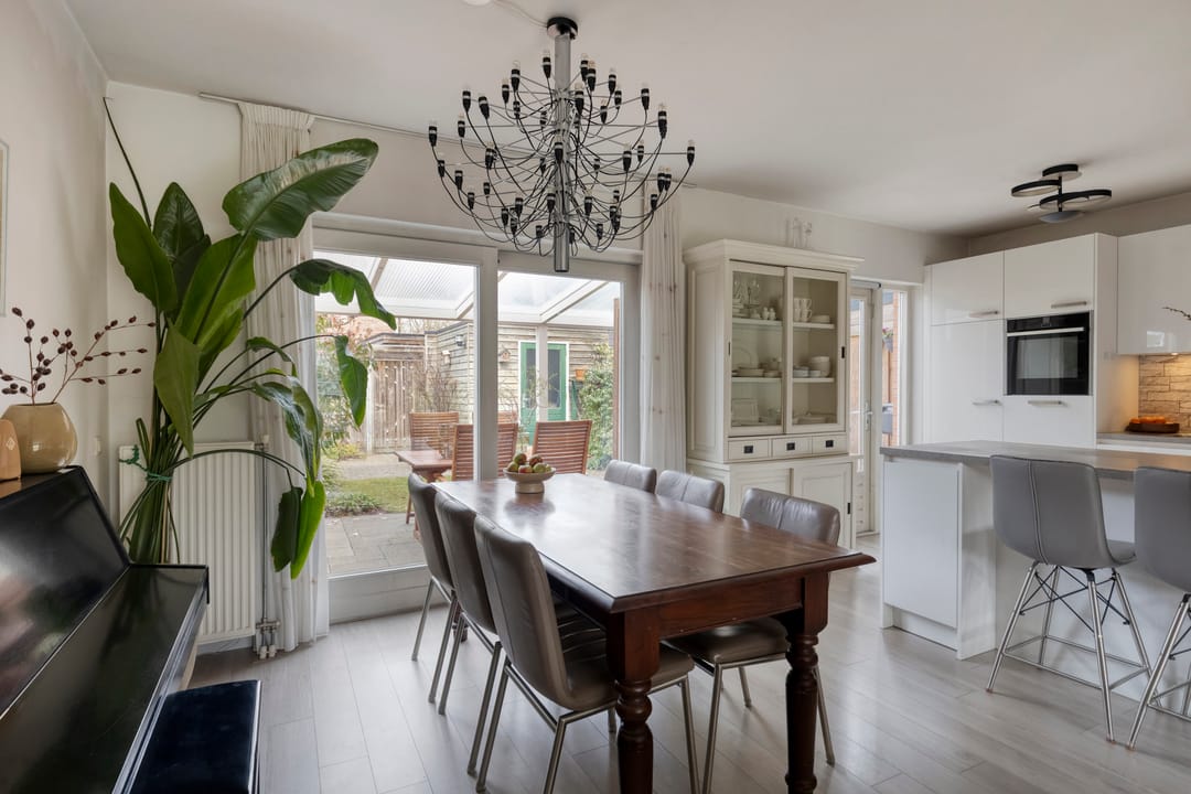 Modern Sustainable Terraced Home with Four Bedrooms and Open Views — 17