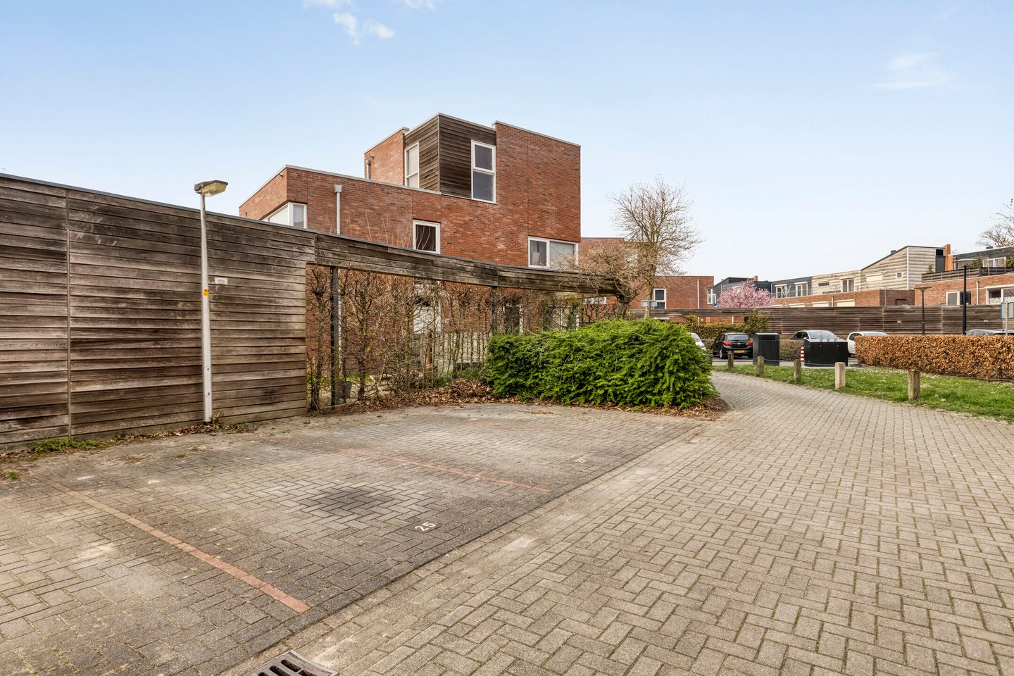 Modern Sustainable Terraced Home with Four Bedrooms and Open Views — 40