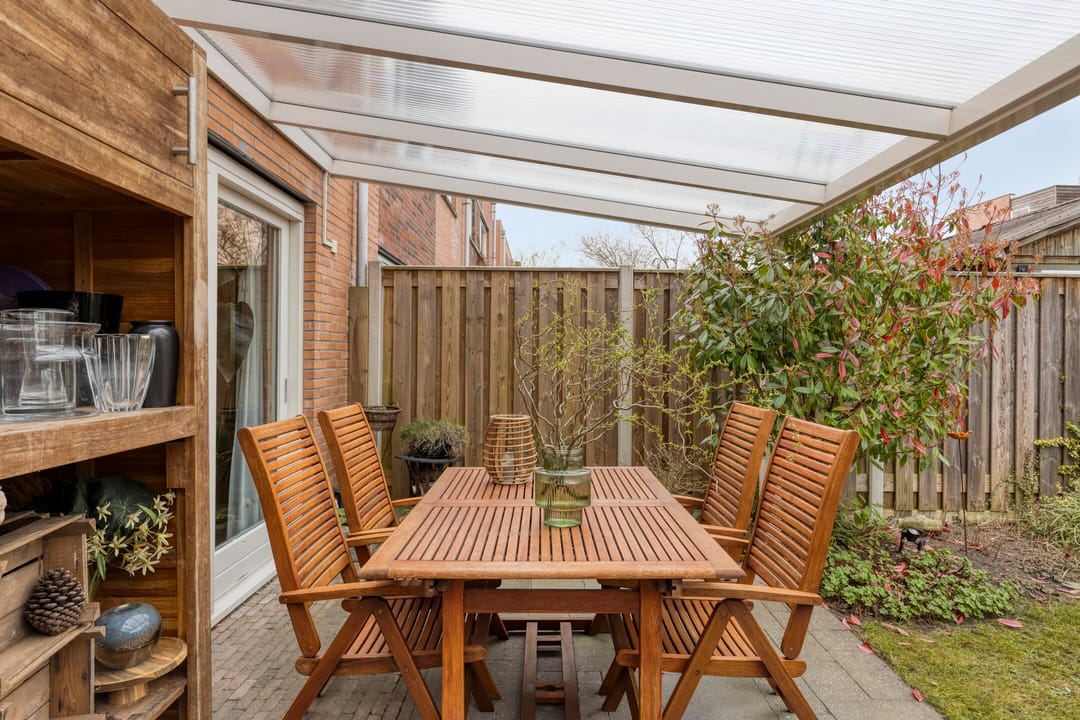Modern Sustainable Terraced Home with Four Bedrooms and Open Views — 37