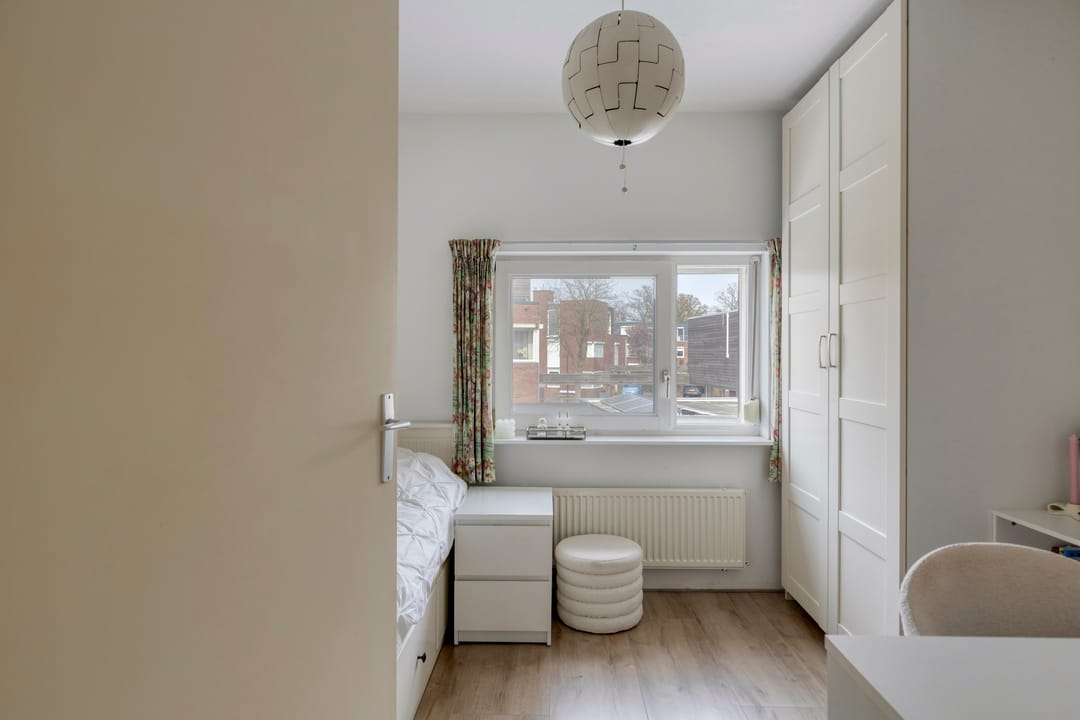 Modern Sustainable Terraced Home with Four Bedrooms and Open Views — 31
