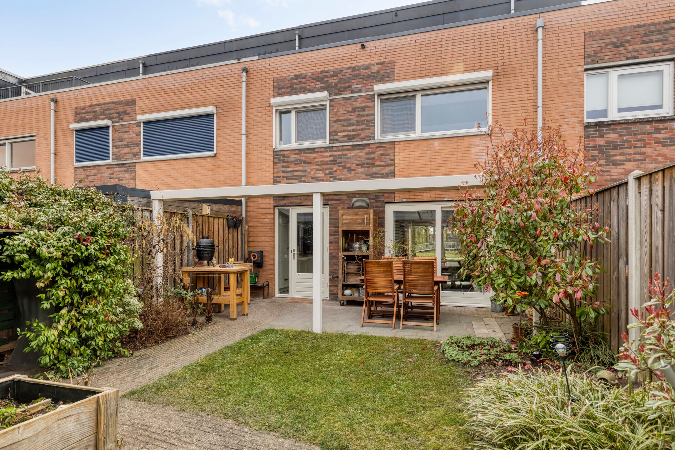 Modern Sustainable Terraced Home with Four Bedrooms and Open Views — 39