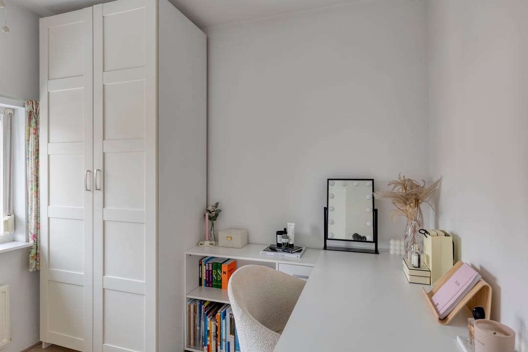 Modern Sustainable Terraced Home with Four Bedrooms and Open Views — 32