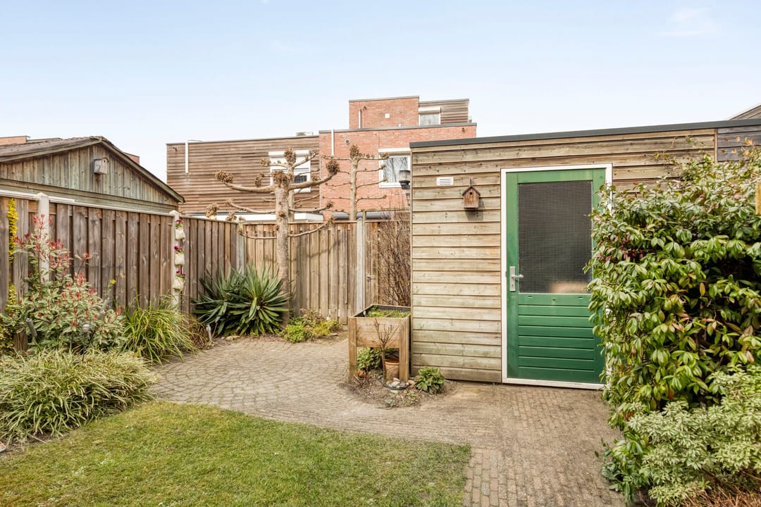 Modern Sustainable Terraced Home with Four Bedrooms and Open Views — 38