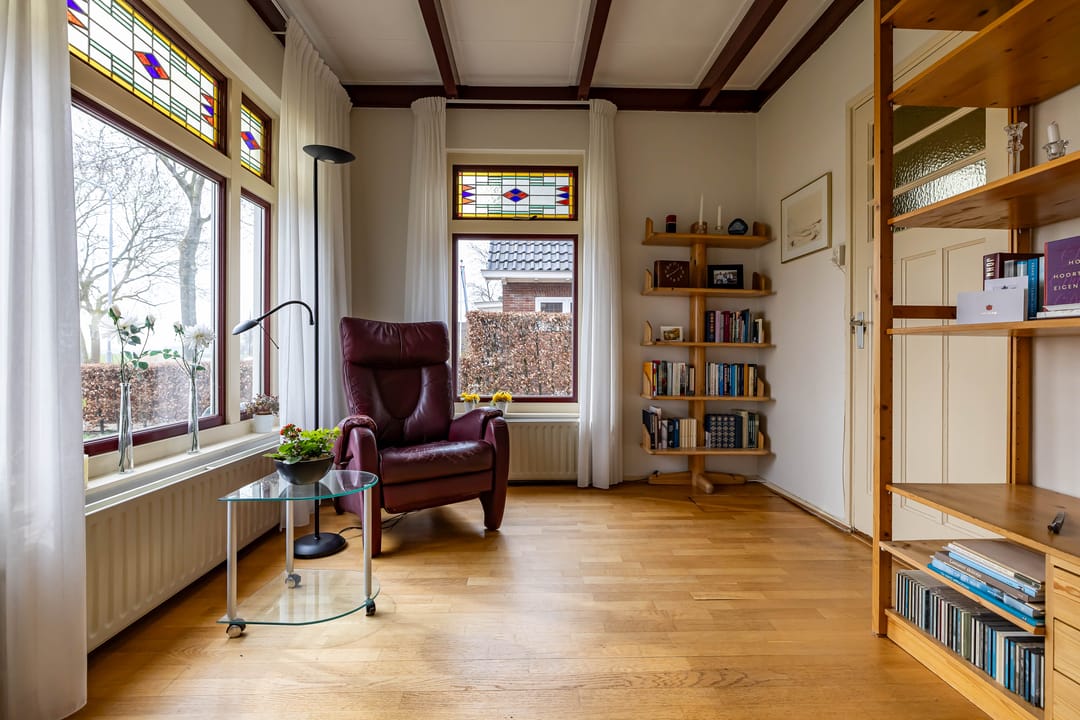 Characteristic detached house with waterfront view in Ten Post — 9