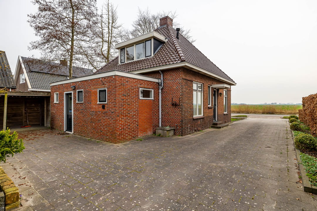 Characteristic detached house with waterfront view in Ten Post — 42