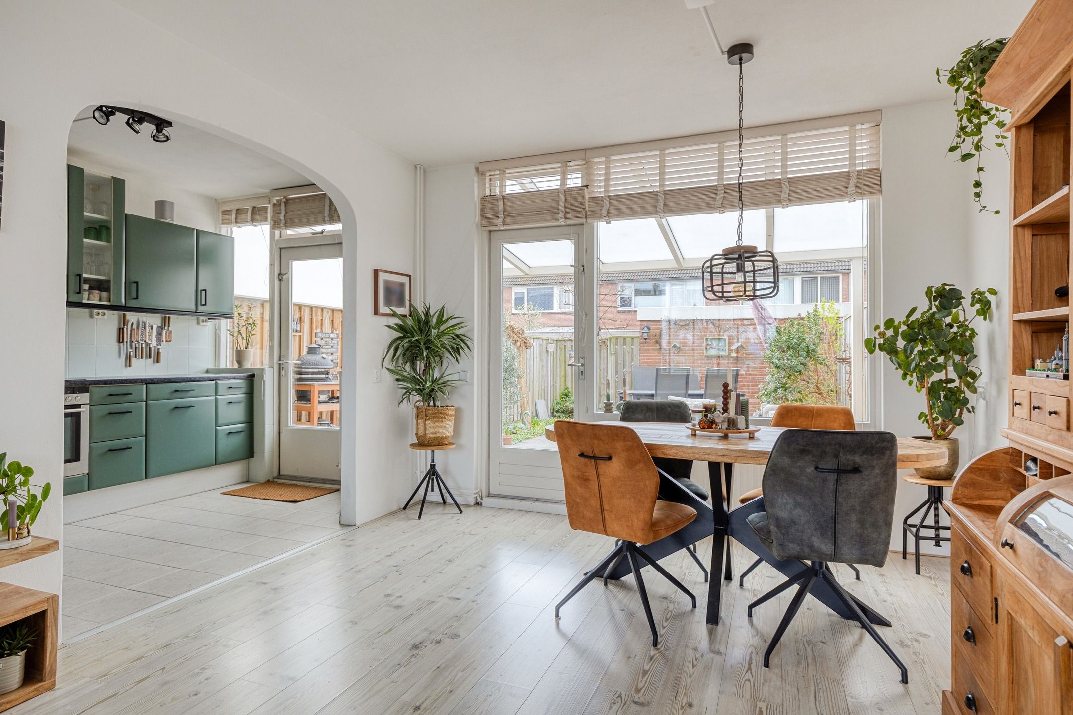 Spacious Family Home with Five Bedrooms and Sunny Southwest Garden — 12
