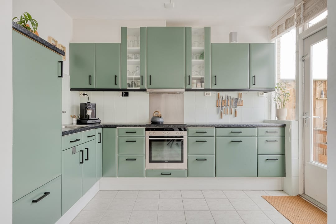 Spacious Family Home with Five Bedrooms and Sunny Southwest Garden — 13