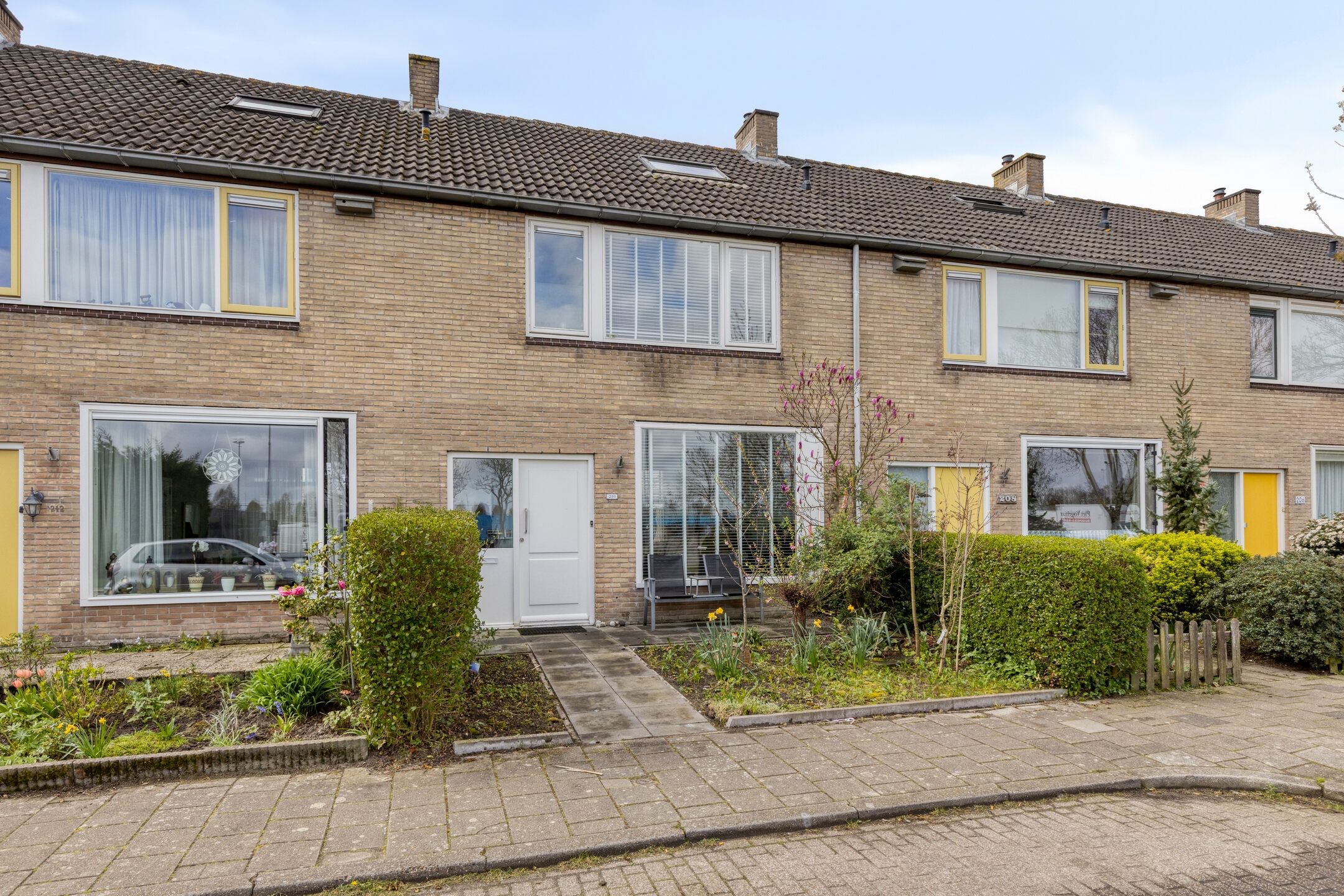 Spacious Family Home with Five Bedrooms and Sunny Southwest Garden — 38