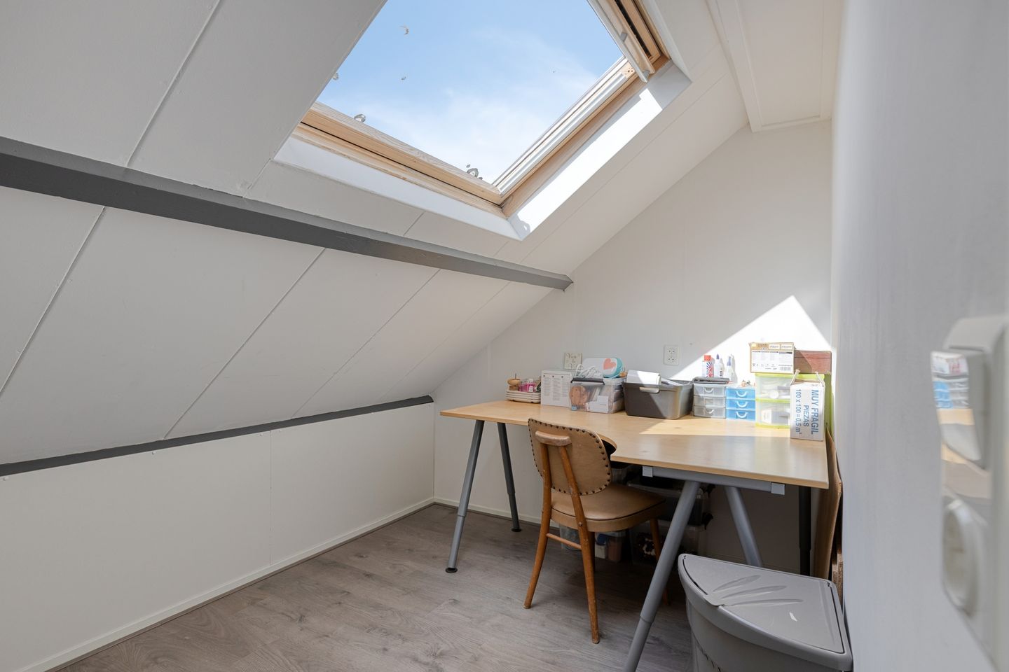 Spacious Family Home with Five Bedrooms and Sunny Southwest Garden — 29