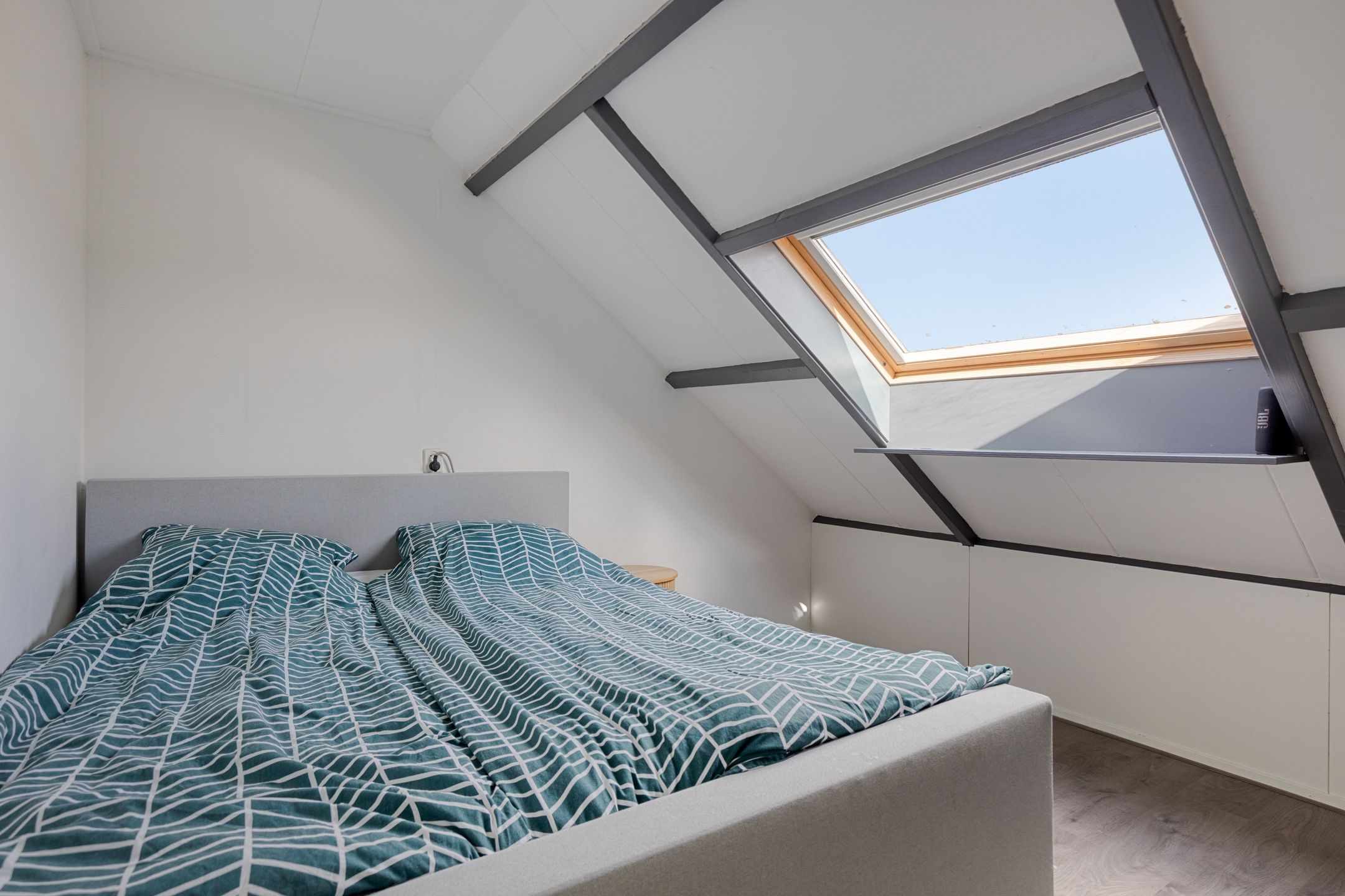Spacious Family Home with Five Bedrooms and Sunny Southwest Garden — 27