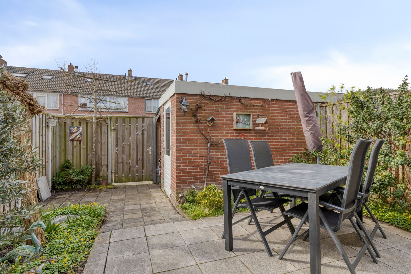 Spacious Family Home with Five Bedrooms and Sunny Southwest Garden — 34