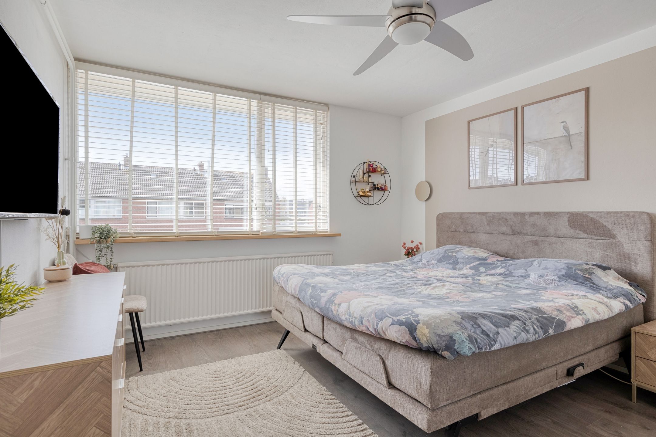 Spacious Family Home with Five Bedrooms and Sunny Southwest Garden — 18