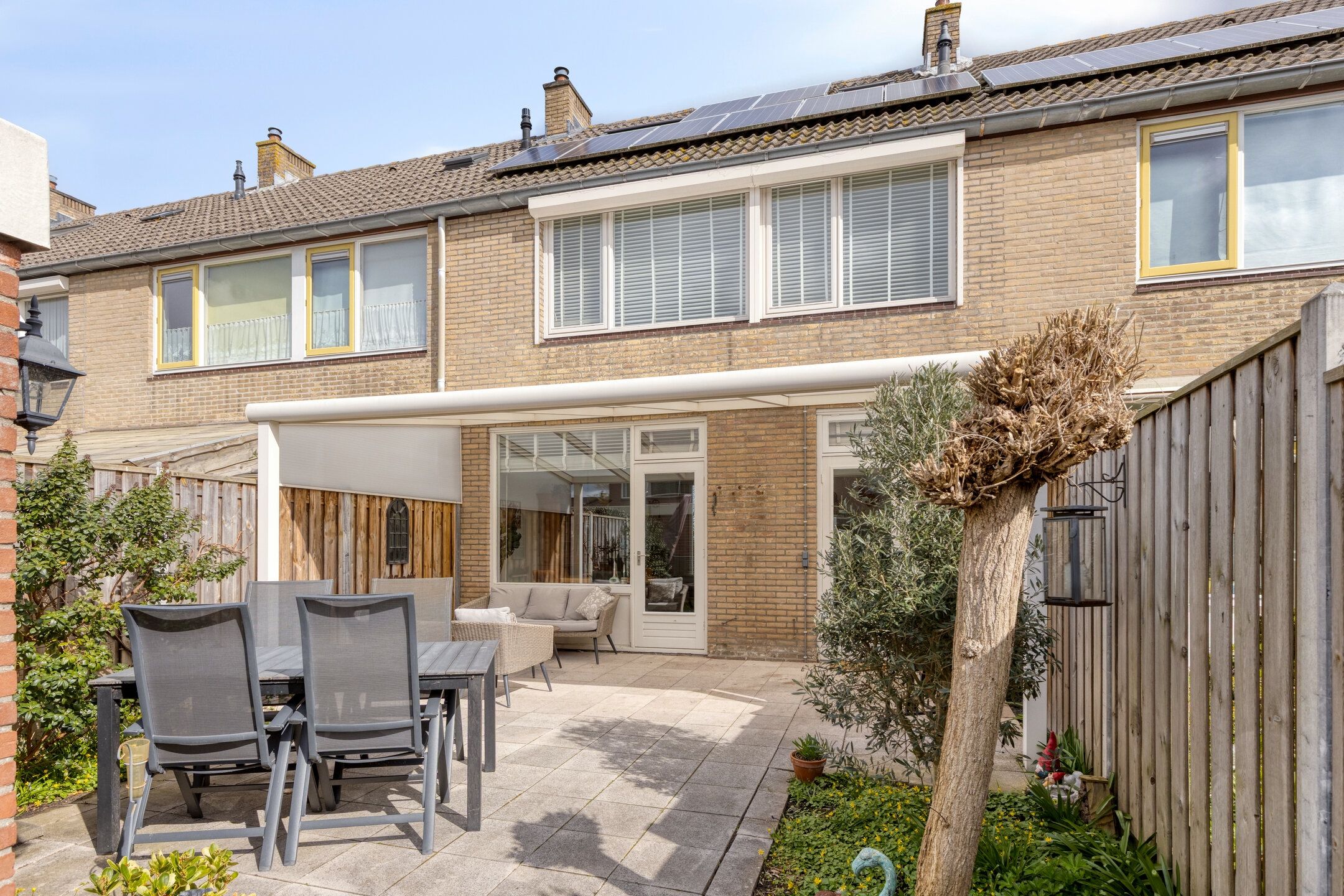 Spacious Family Home with Five Bedrooms and Sunny Southwest Garden — 35