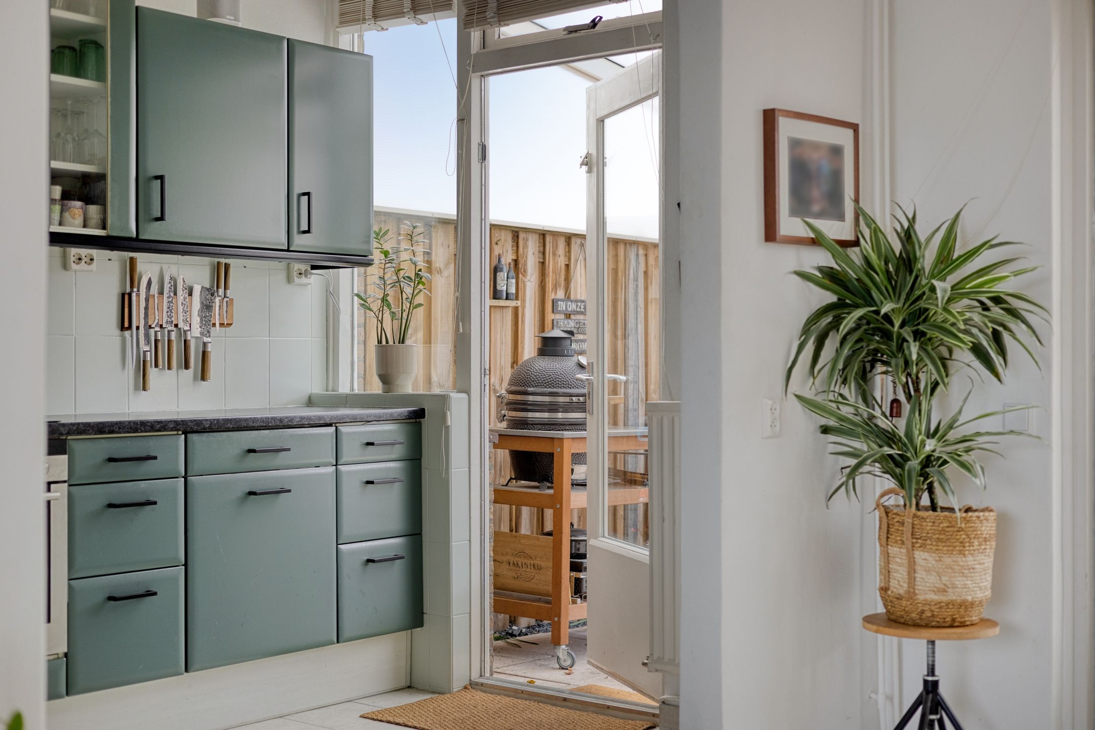 Spacious Family Home with Five Bedrooms and Sunny Southwest Garden — 15