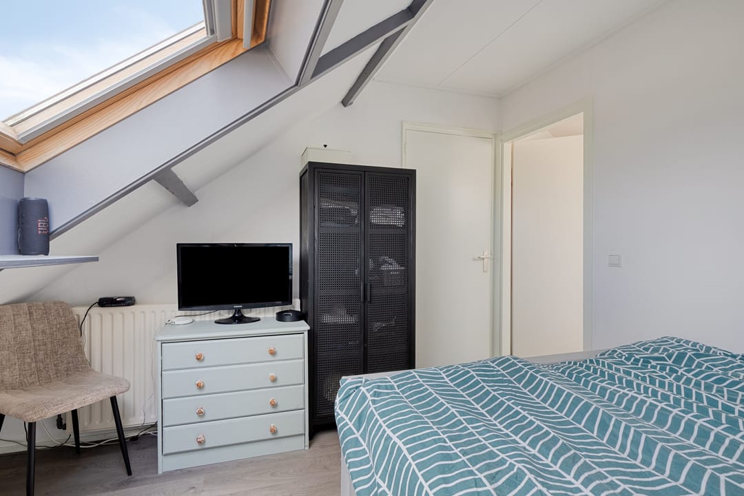 Spacious Family Home with Five Bedrooms and Sunny Southwest Garden — 28
