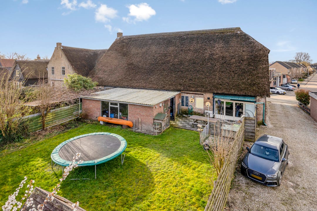 Charming thatched corner house with spacious garden in Almkerk — 38