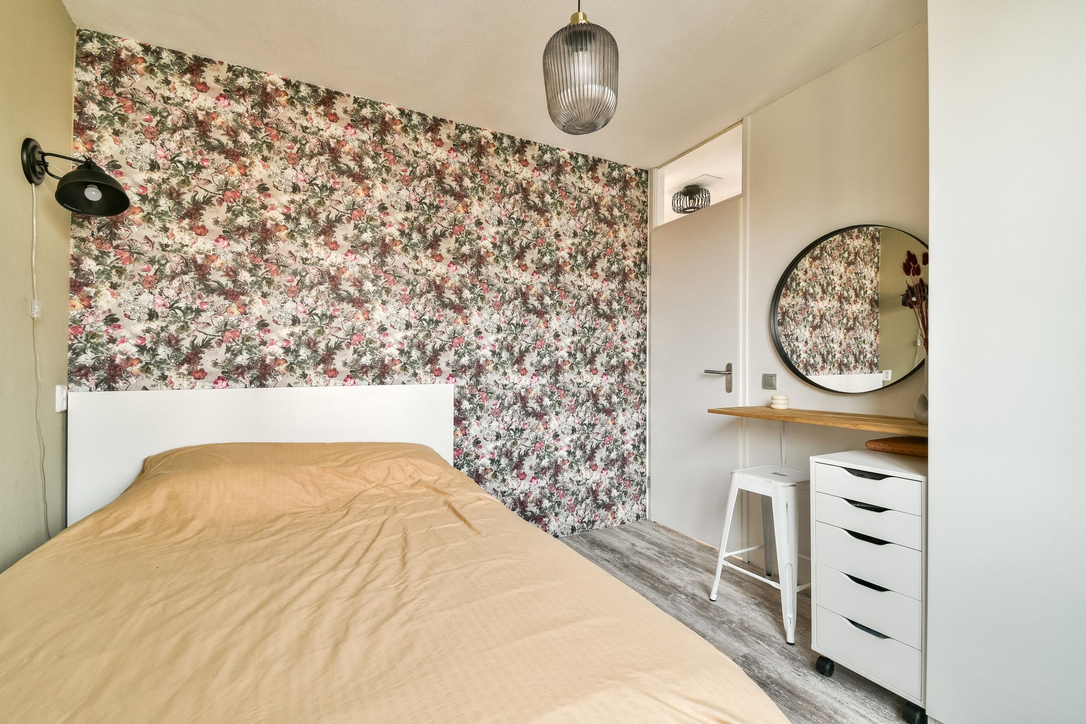 Photo 24 of Olykamp 94