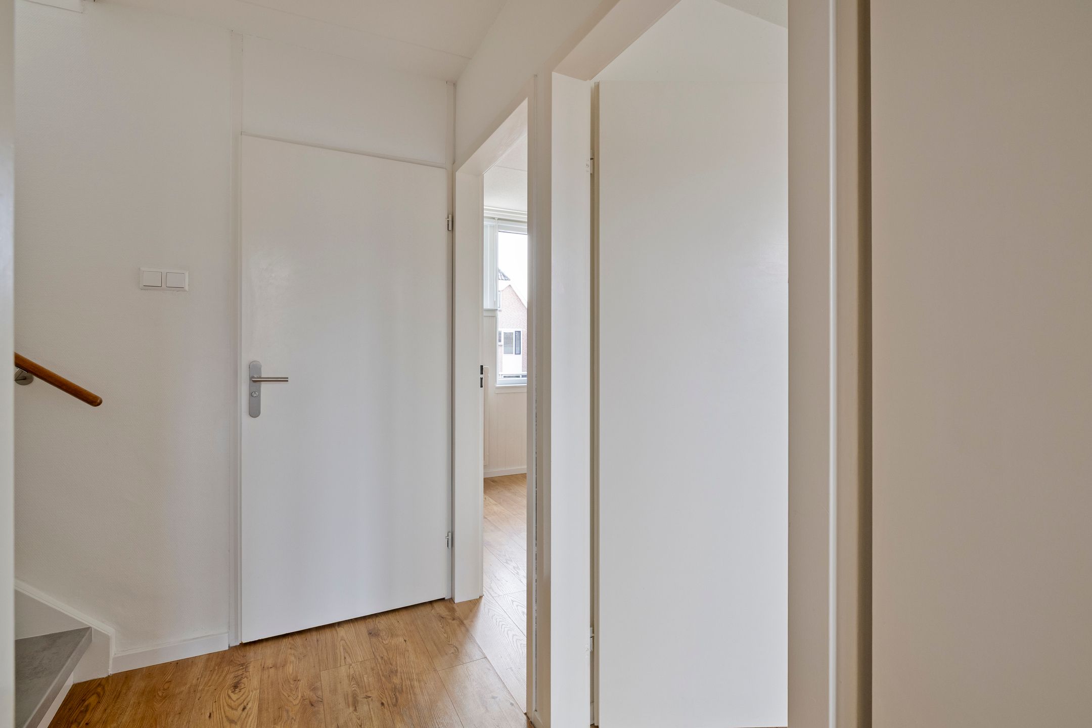 Bright and Modern Family Home with Five Bedrooms and Sunny Garden in Woerden — 12