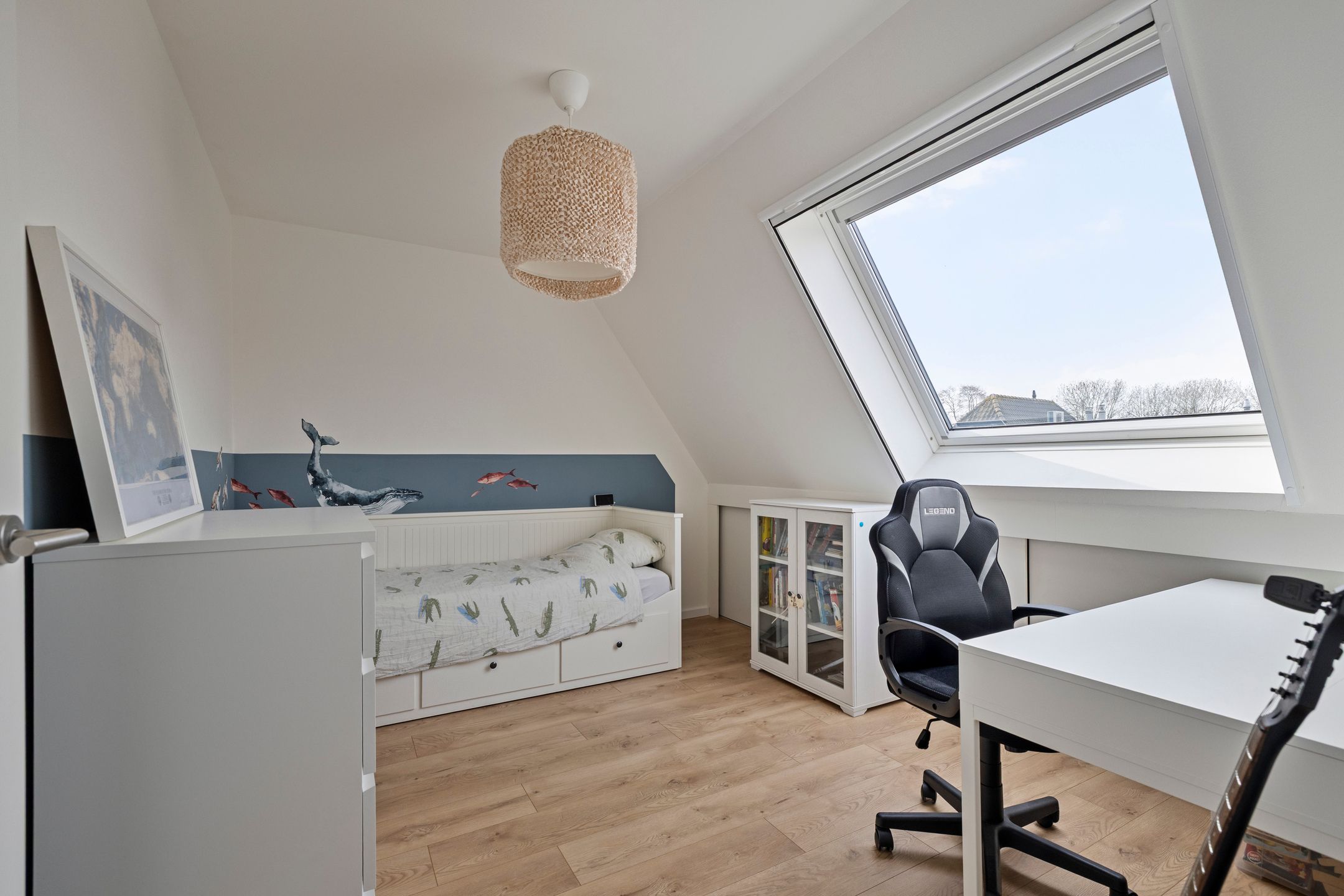 Bright and Modern Family Home with Five Bedrooms and Sunny Garden in Woerden — 21