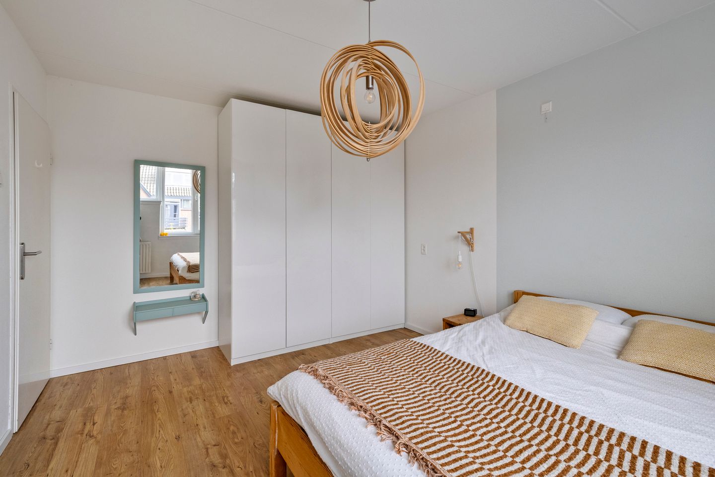 Bright and Modern Family Home with Five Bedrooms and Sunny Garden in Woerden — 14