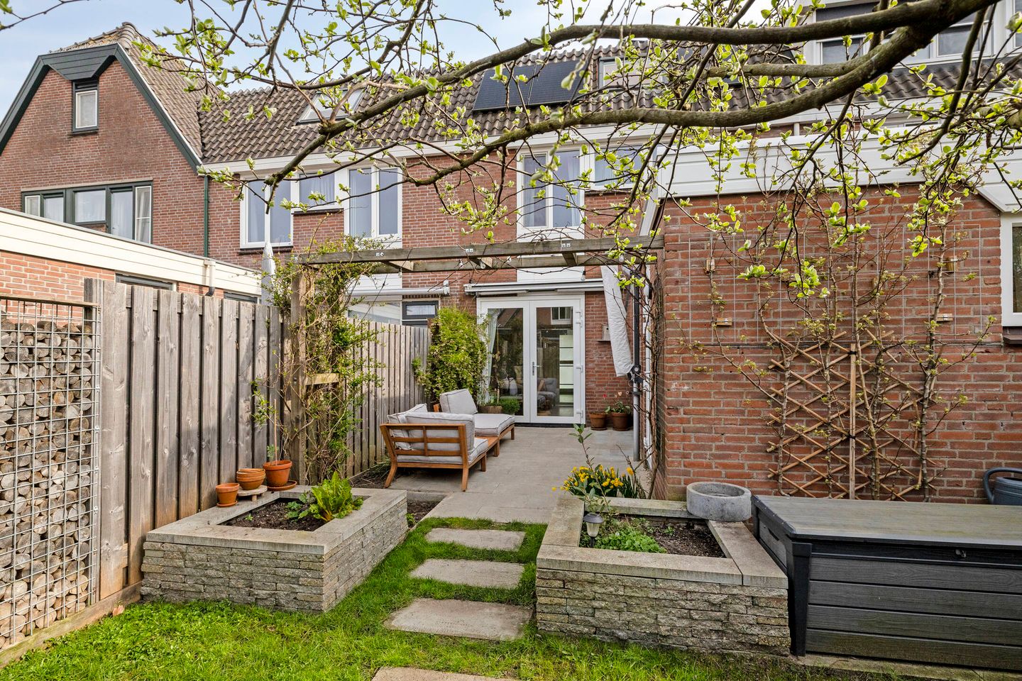 Bright and Modern Family Home with Five Bedrooms and Sunny Garden in Woerden — 25