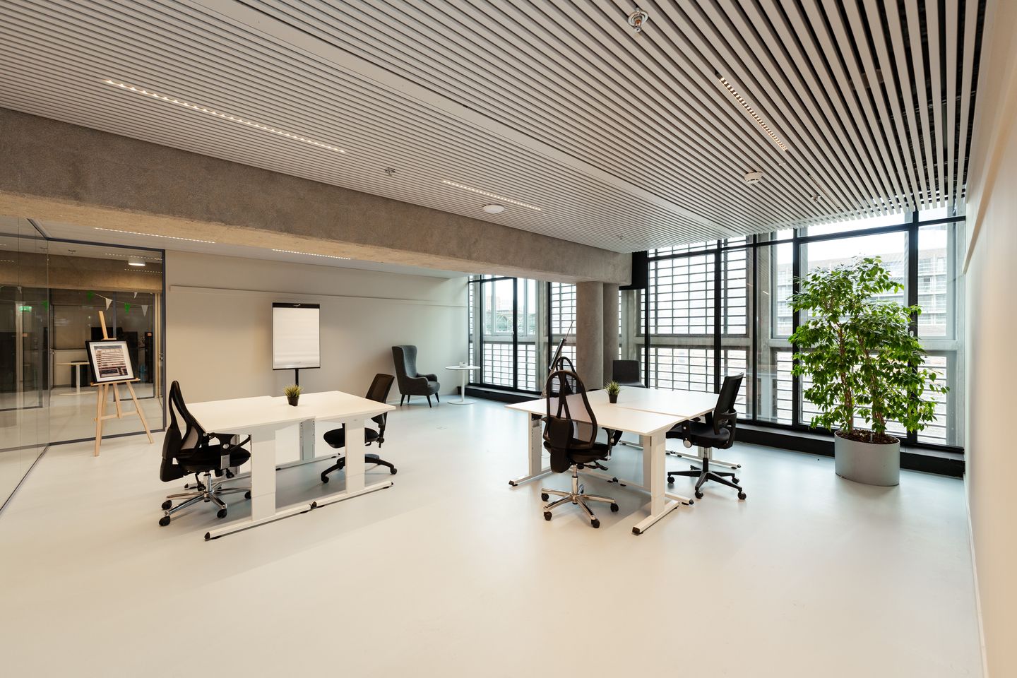 Bekijk foto 2 van Waldorpstraat 5