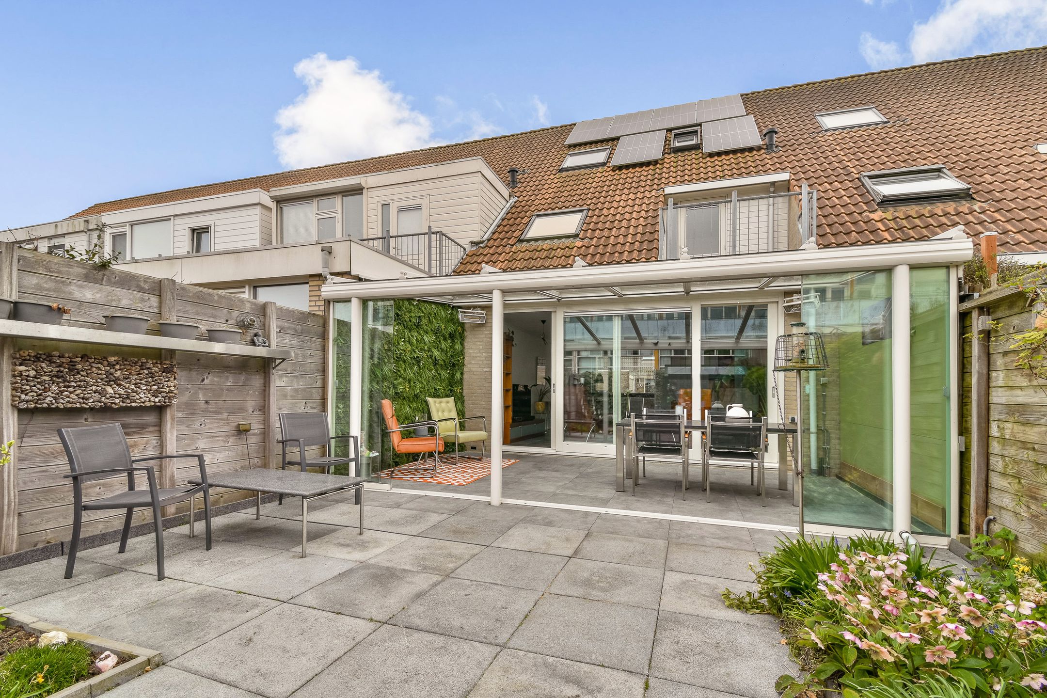 Modern move-in ready family home with glass canopy and waterfront garden — 14