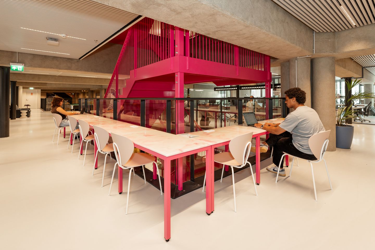 Bekijk foto 3 van Waldorpstraat 5