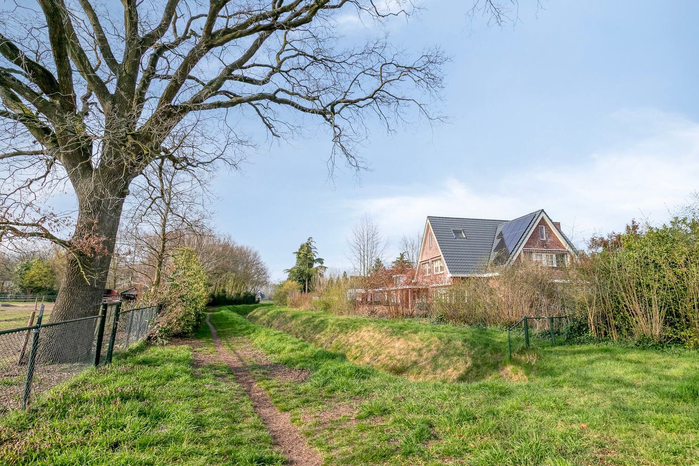 Luxurious Detached Villa with Exceptional Comfort and Light in Best — 53