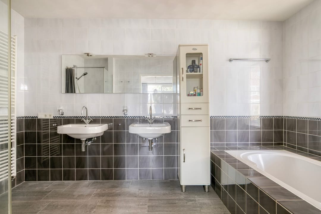 Luxurious Detached Villa with Exceptional Comfort and Light in Best — 25