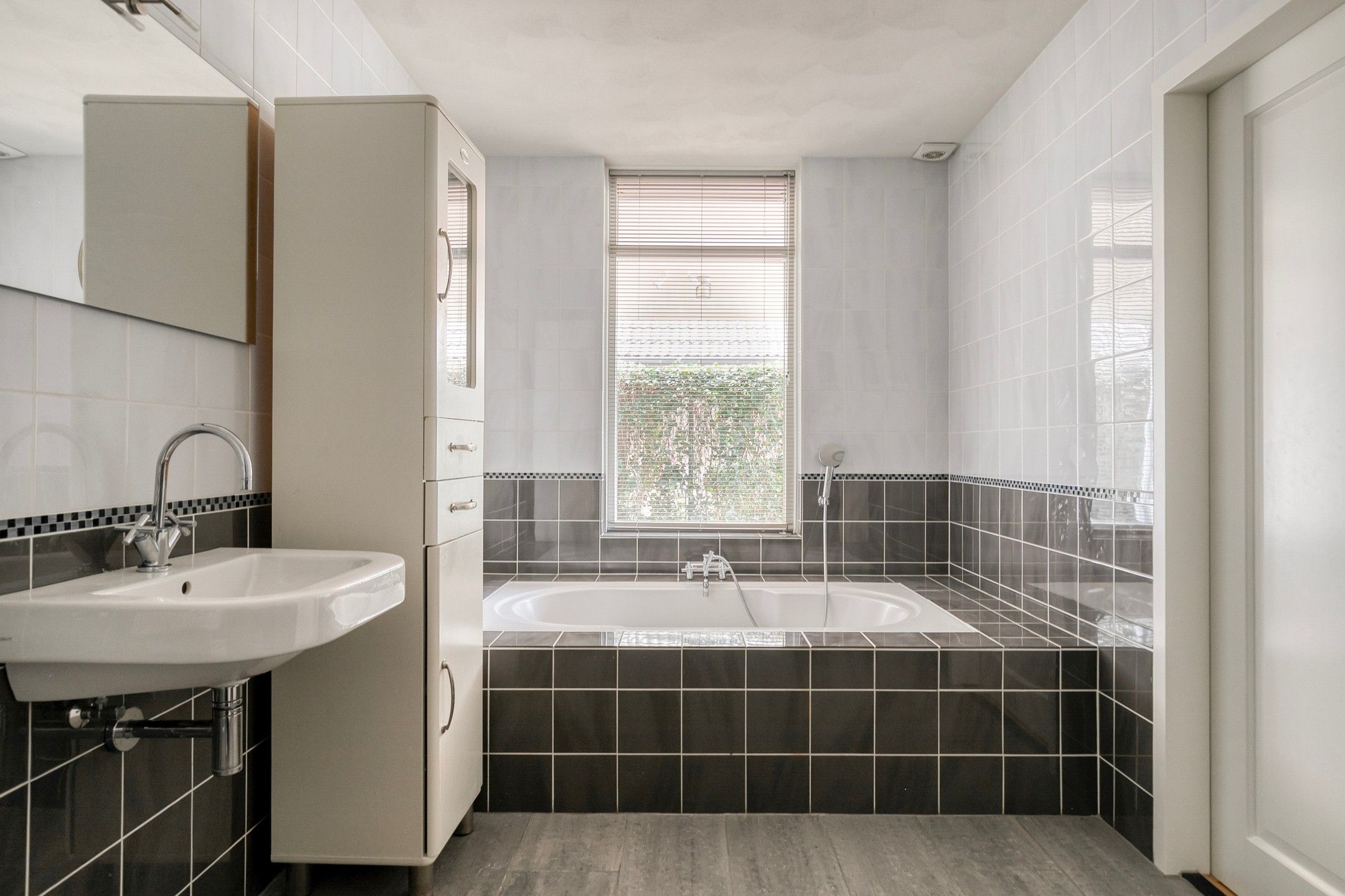 Luxurious Detached Villa with Exceptional Comfort and Light in Best — 26