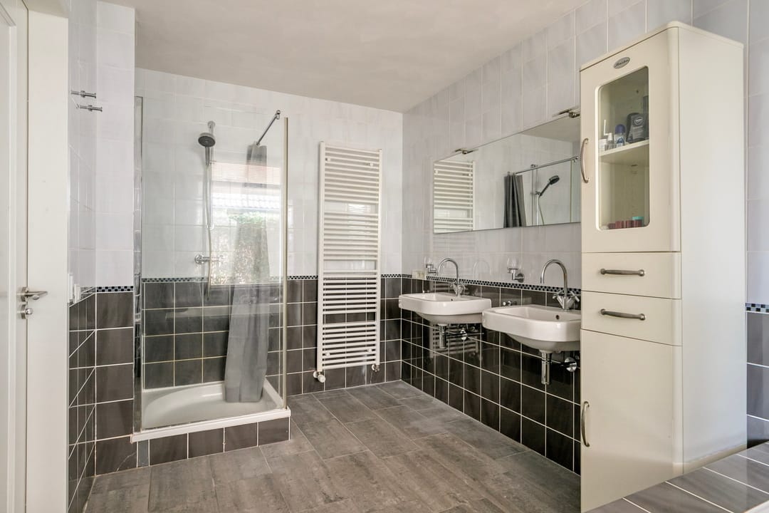 Luxurious Detached Villa with Exceptional Comfort and Light in Best — 27