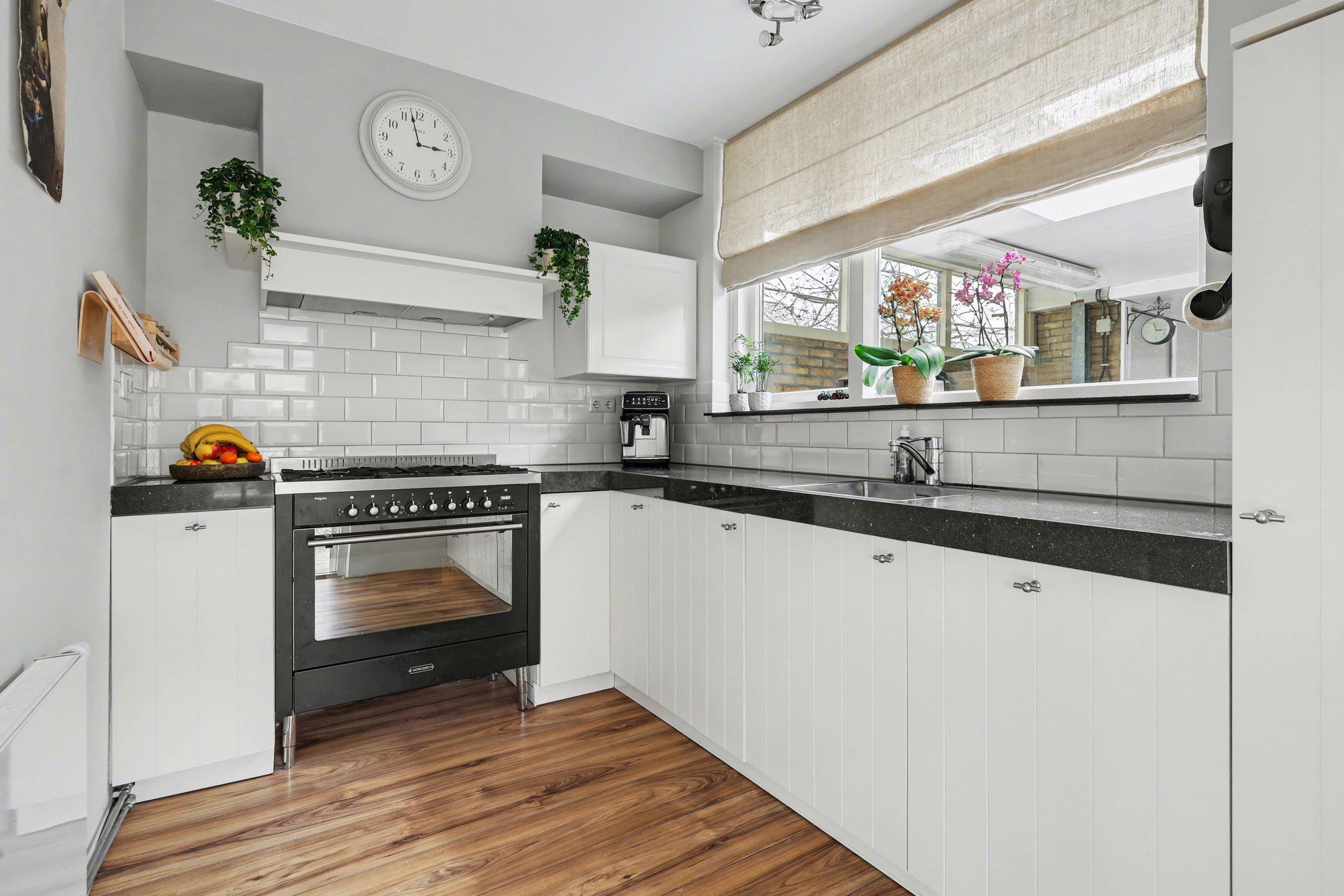 Photo 6 of Julianastraat 90