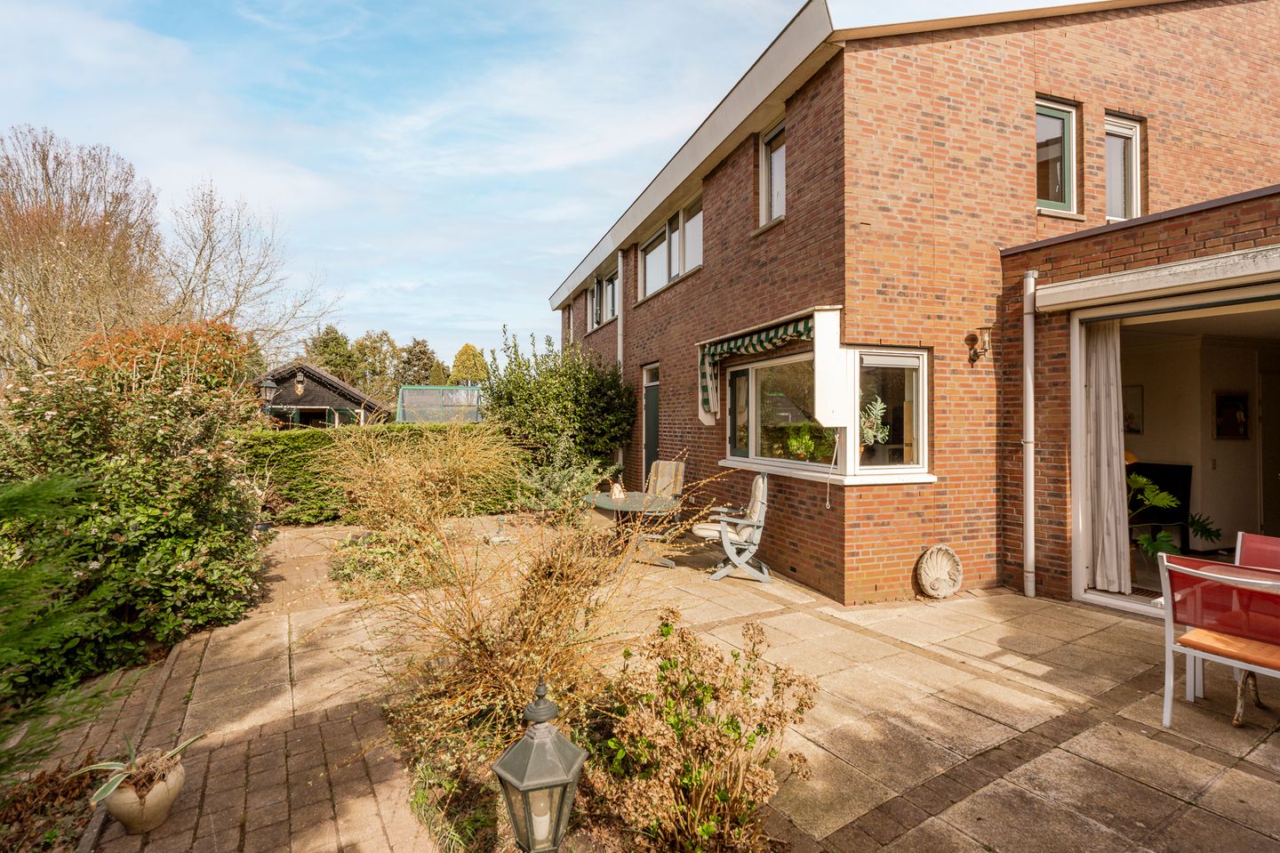 Semi-detached 55+ residence with garage and sunny garden in green park setting — 19
