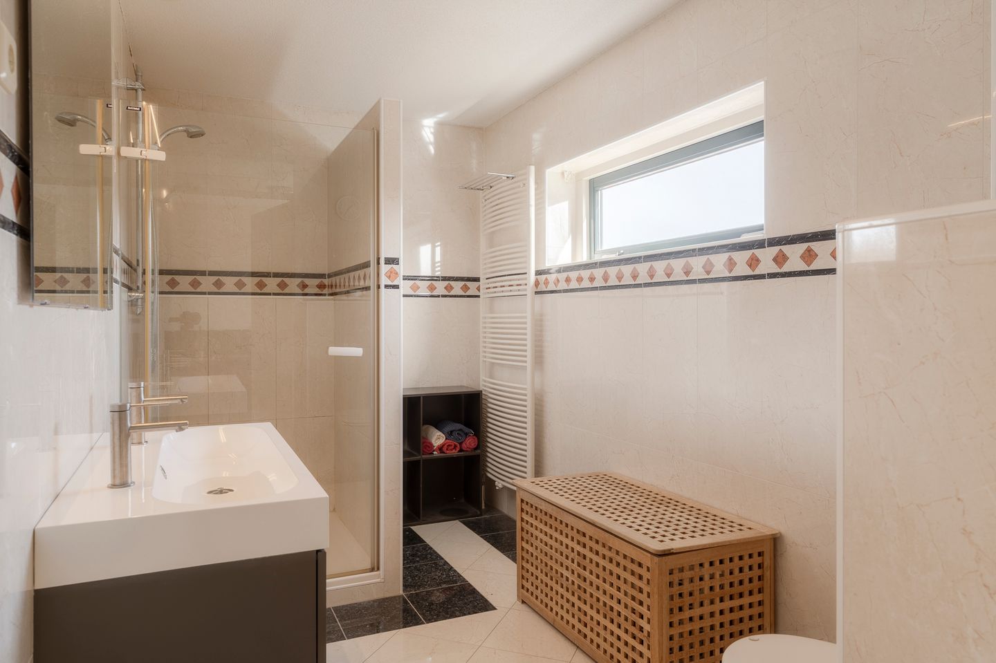 Semi-detached 55+ residence with garage and sunny garden in green park setting — 29