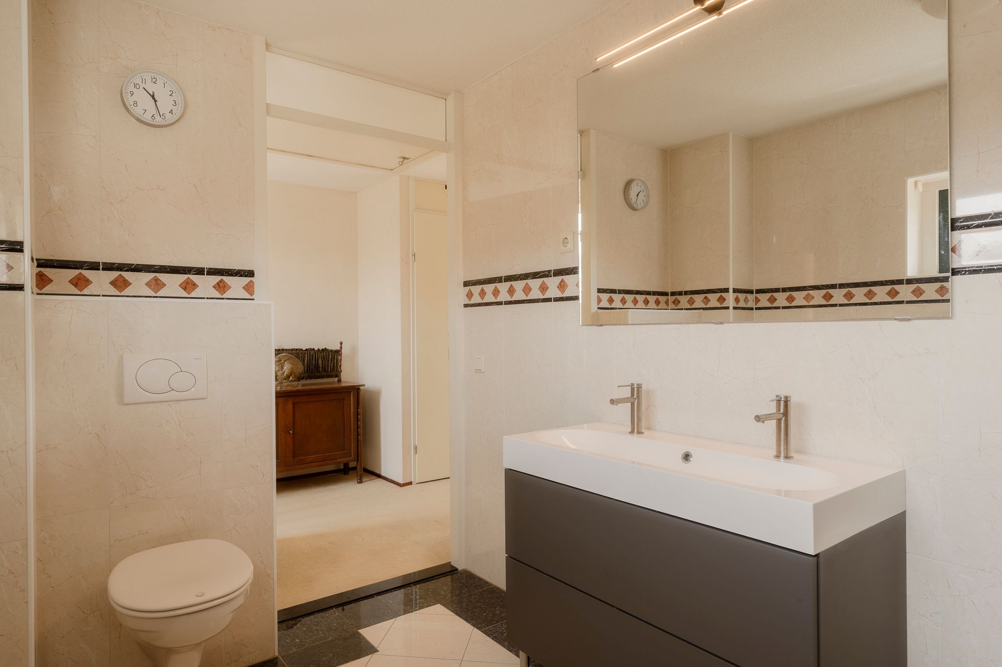 Semi-detached 55+ residence with garage and sunny garden in green park setting — 30