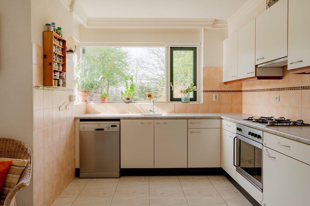 Semi-detached 55+ residence with garage and sunny garden in green park setting — 16