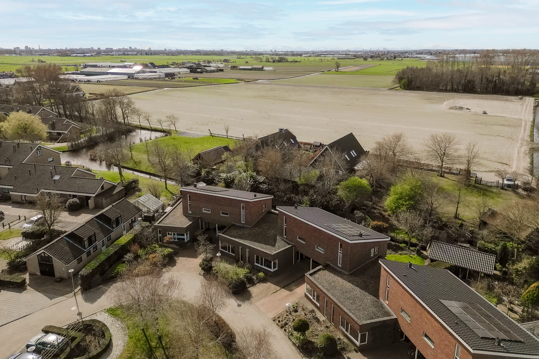 Semi-detached 55+ residence with garage and sunny garden in green park setting — 37