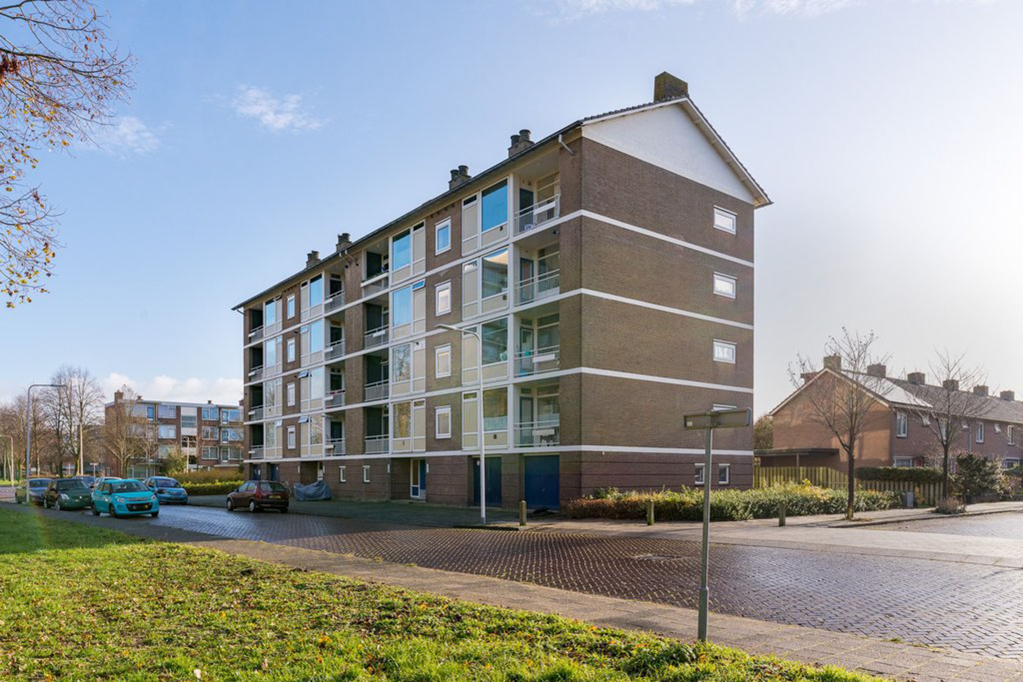 Bright apartment with two balconies and green views in Holtenbroek — 37