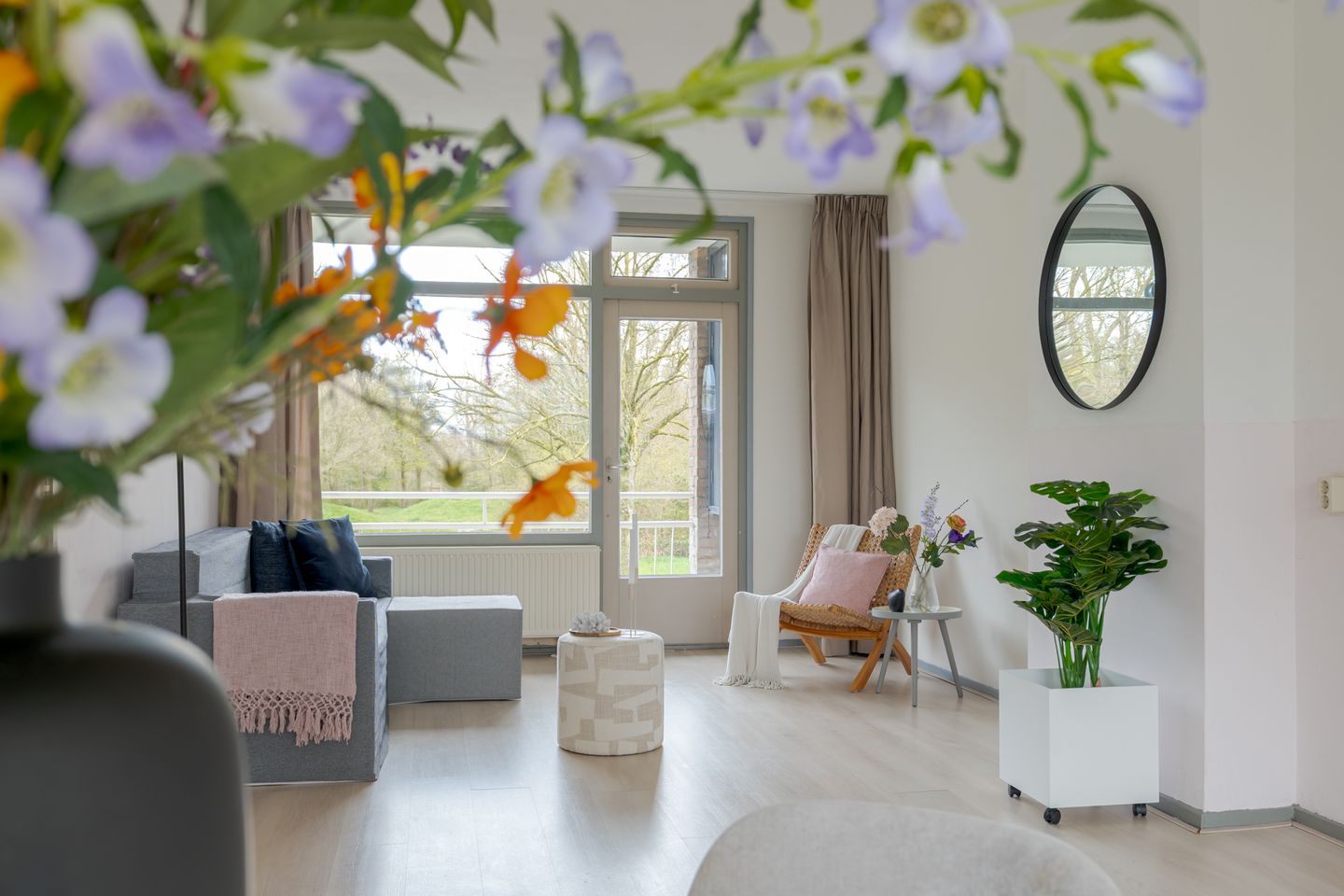 Bright apartment with two balconies and green views in Holtenbroek — 13
