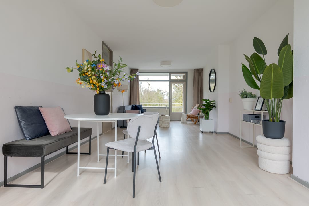 Bright apartment with two balconies and green views in Holtenbroek — 12