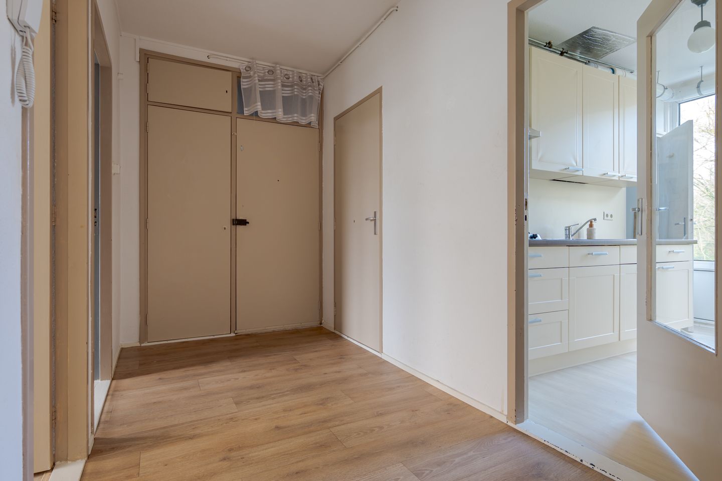 Bright apartment with two balconies and green views in Holtenbroek — 30